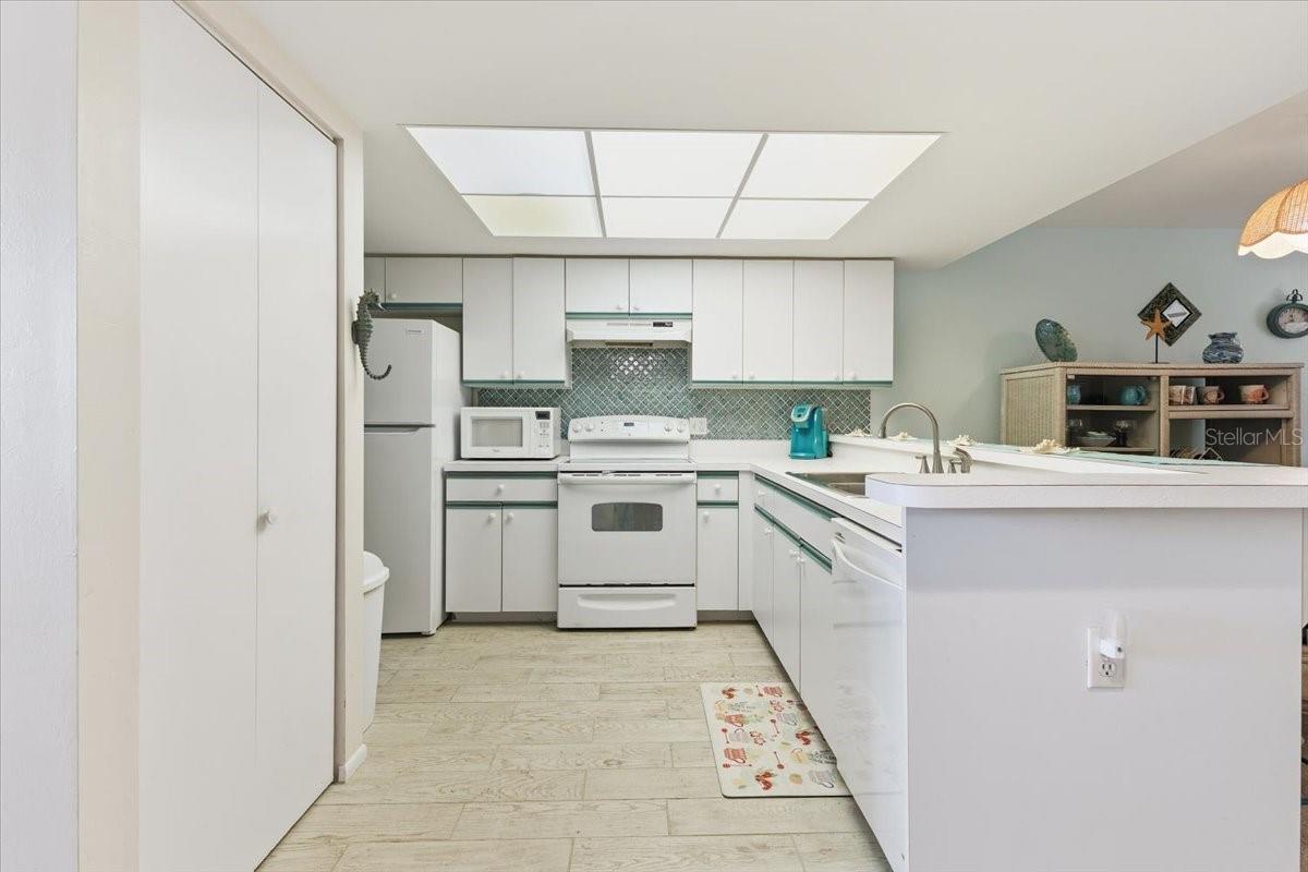 Image 4 of 33 For 6800 Placida Road 192