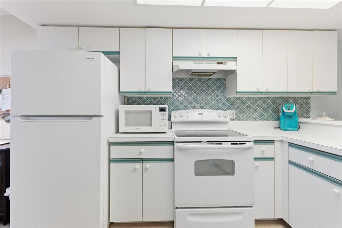 Image 5 of 33 For 6800 Placida Road 192