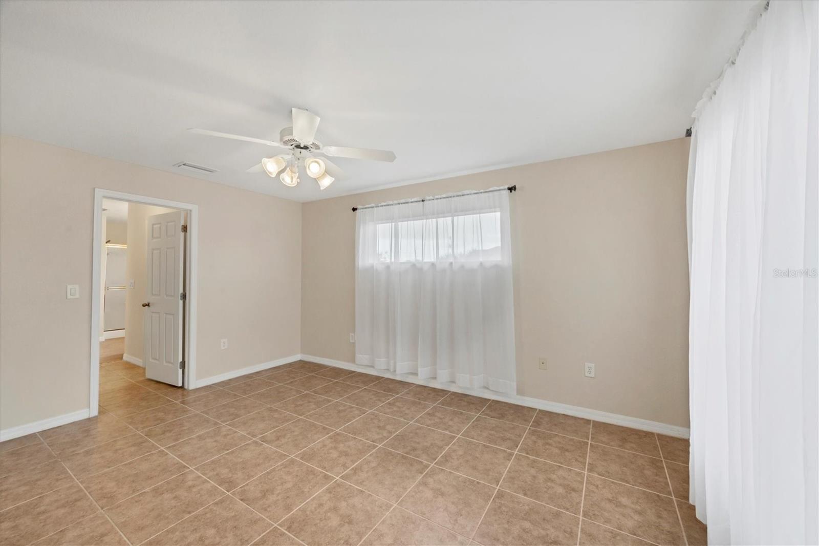 Image 17 of 57 For 13452 High Springs Avenue