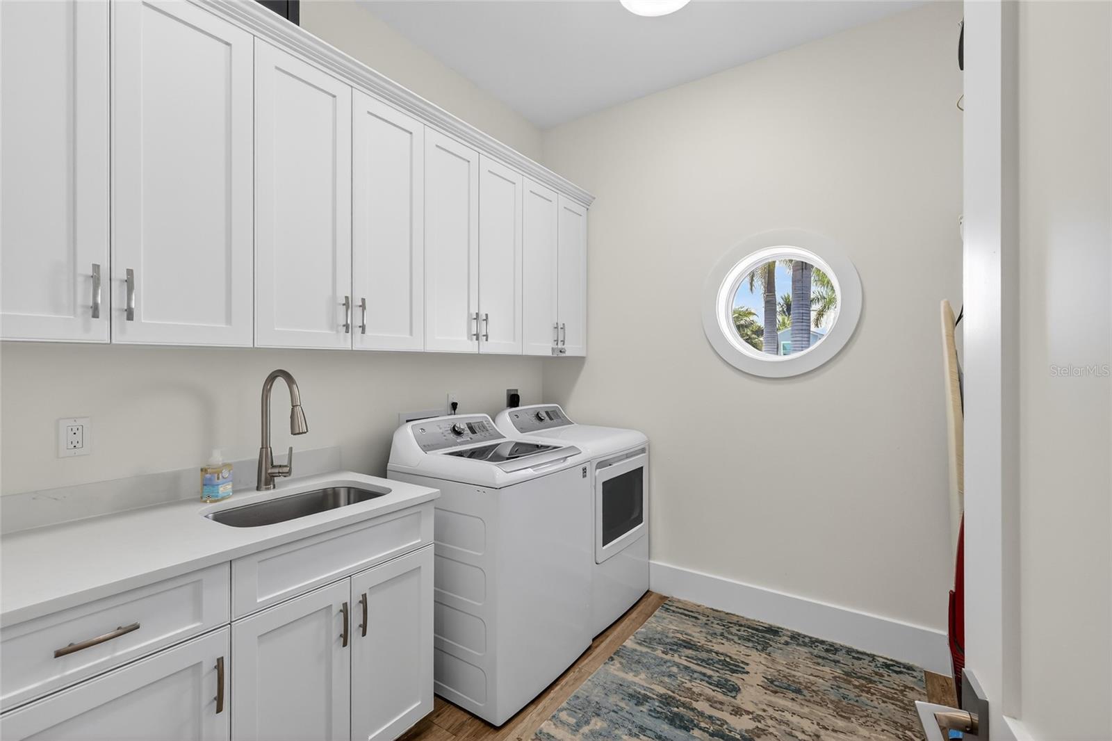 Image 21 of 44 For 261 Seabreeze Court