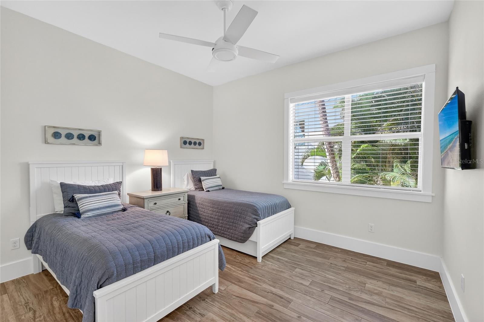 Image 22 of 44 For 261 Seabreeze Court