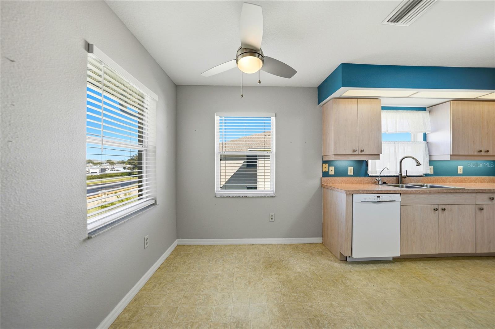 Image 12 of 51 For 5800 Sabal Trace Drive 1202