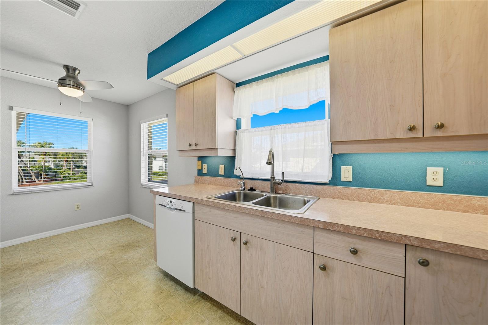 Image 14 of 51 For 5800 Sabal Trace Drive 1202