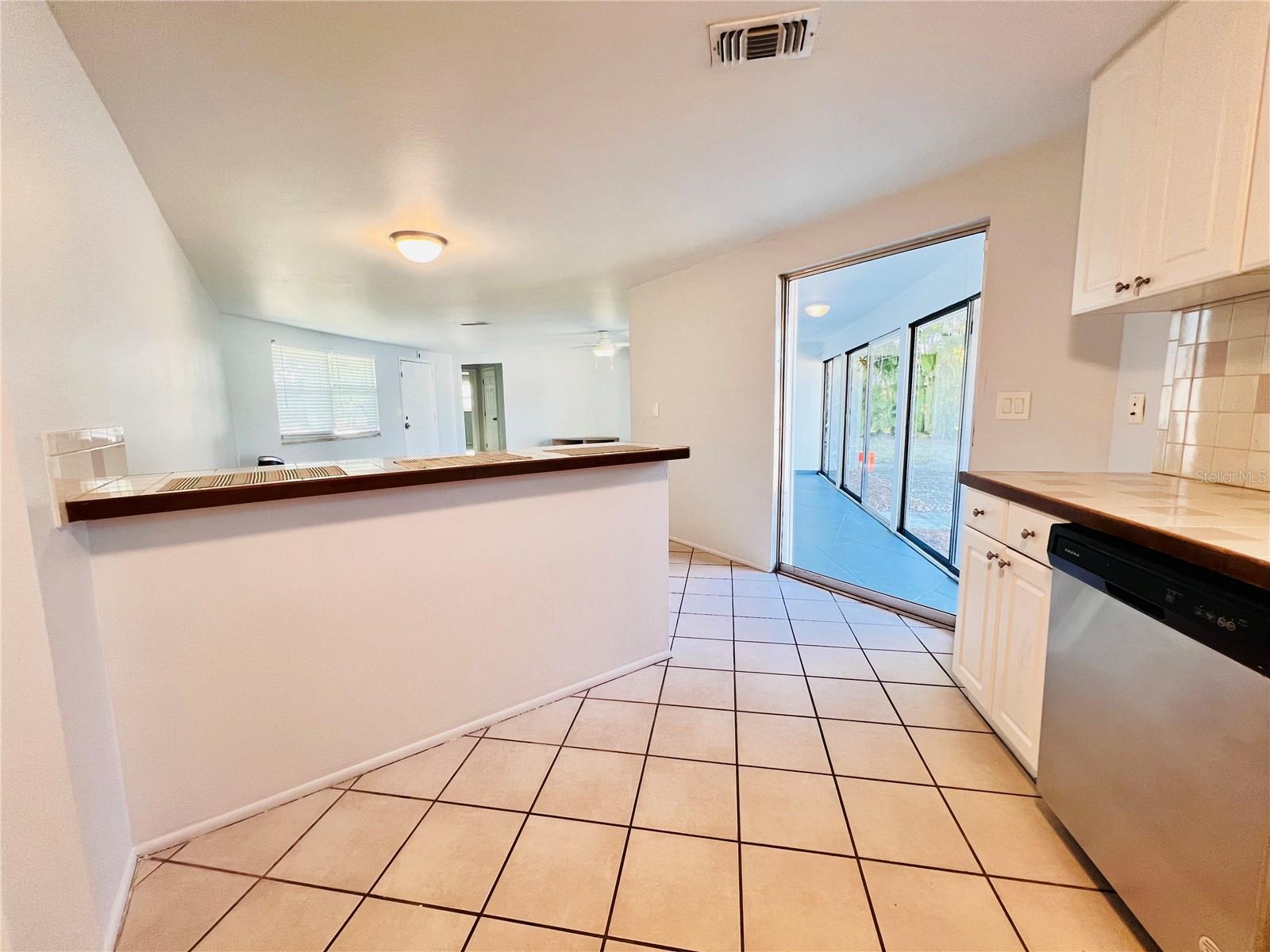 Image 11 of 25 For 402 Belvidere Road