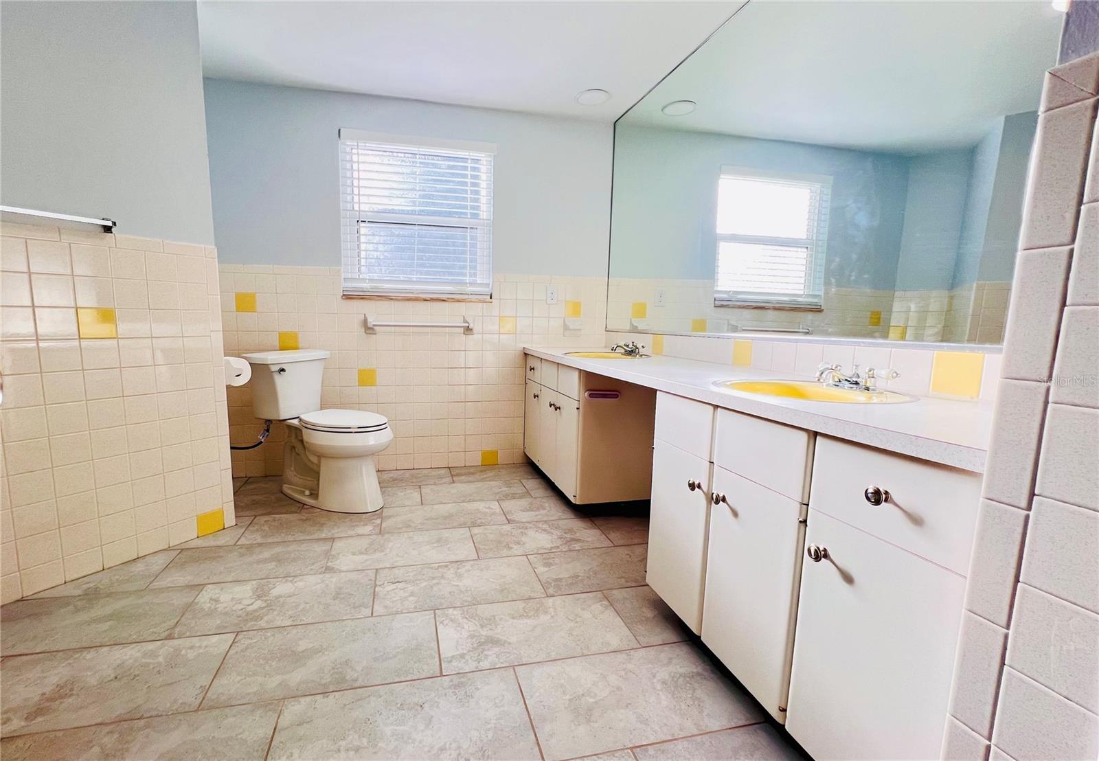 Image 17 of 25 For 402 Belvidere Road