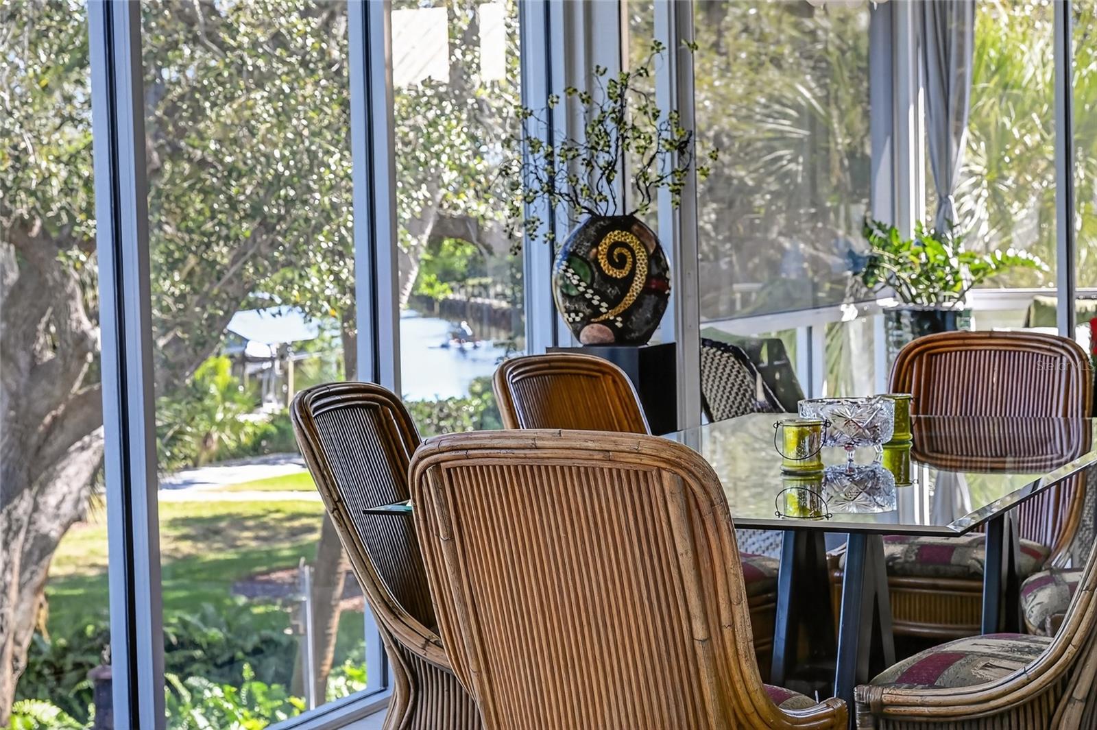 Image 21 of 95 For 10110 Creekside Drive