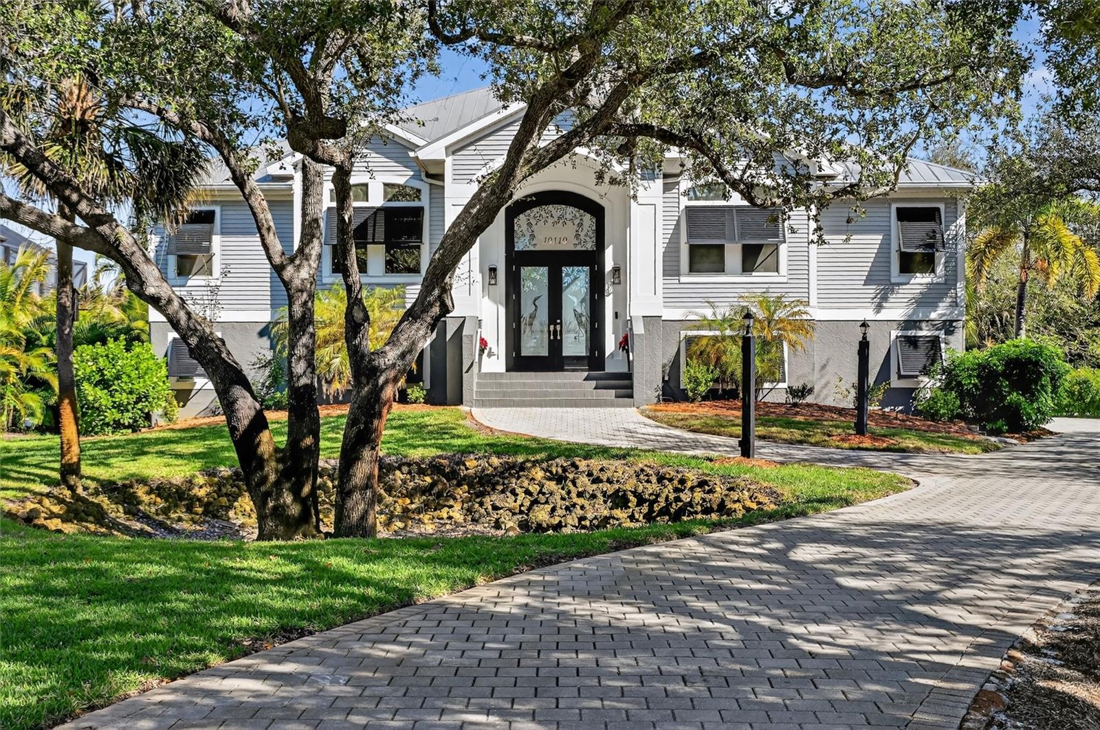 Image 4 of 95 For 10110 Creekside Drive