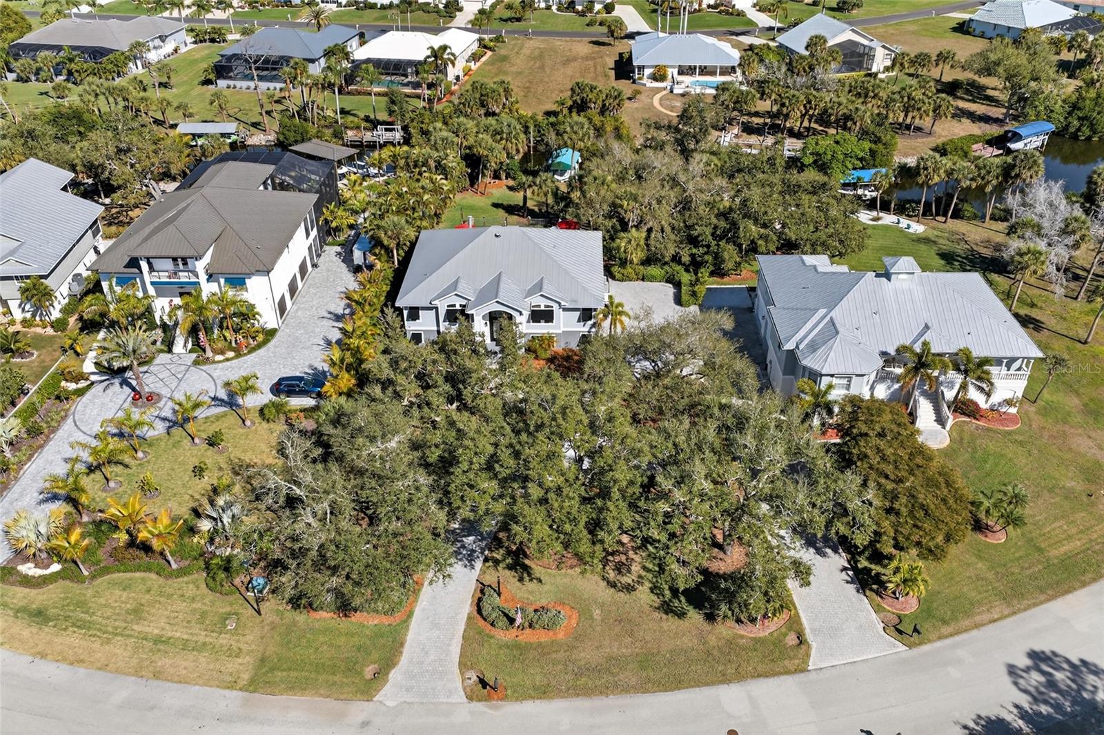 Image 7 of 95 For 10110 Creekside Drive