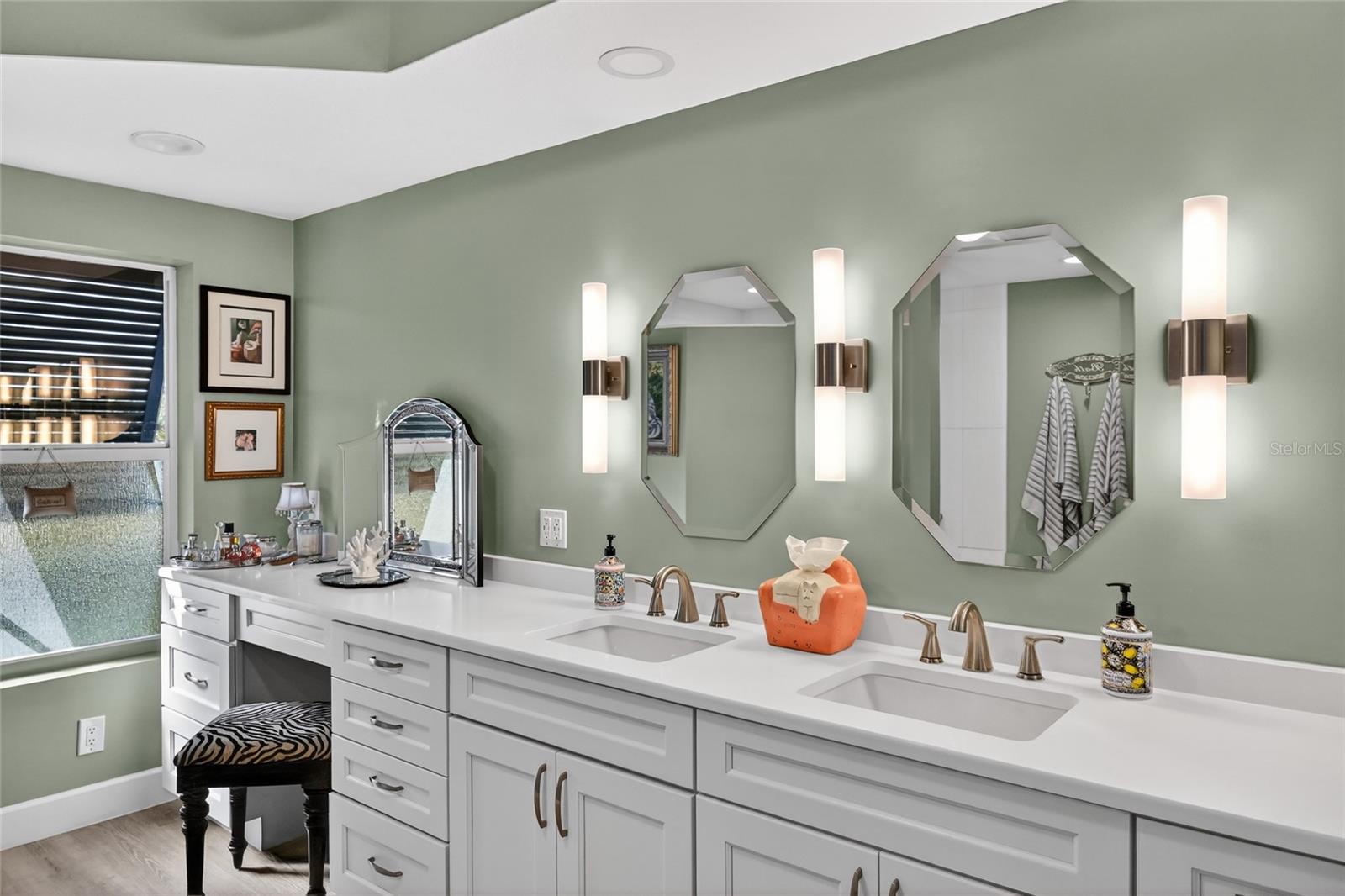 Image 70 of 95 For 10110 Creekside Drive