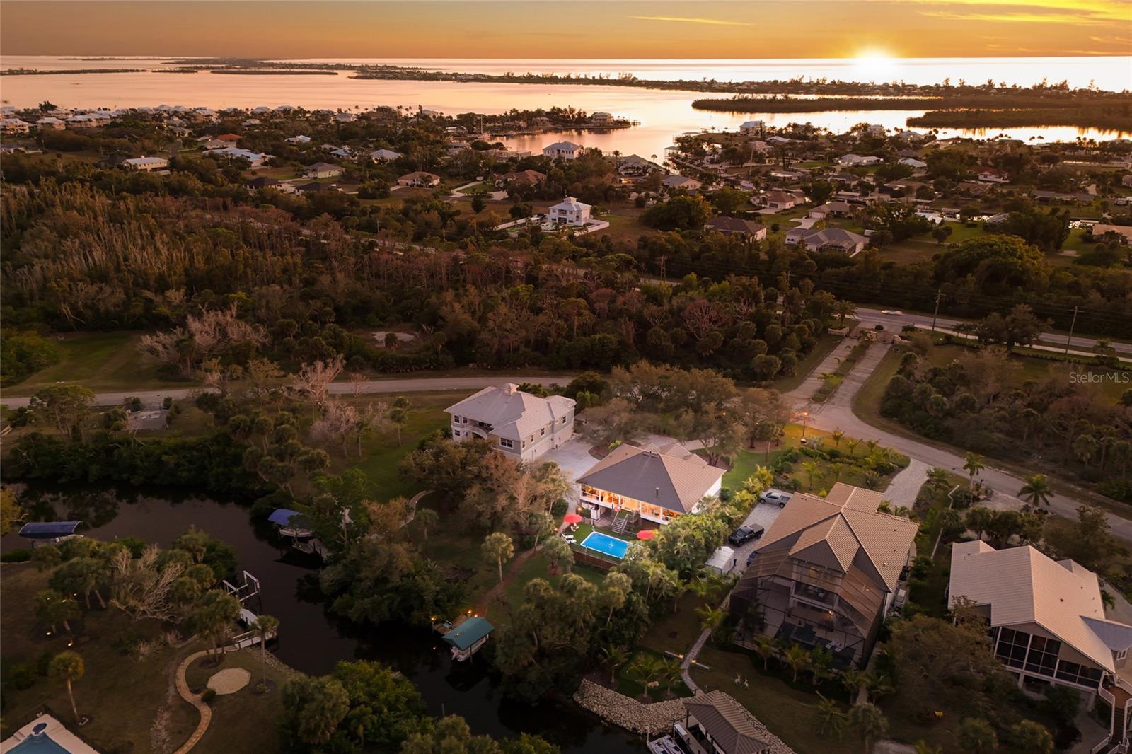 Image 8 of 95 For 10110 Creekside Drive