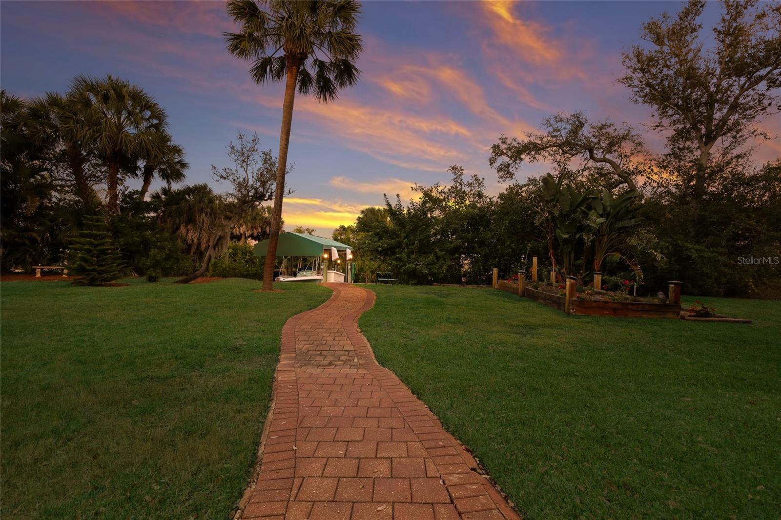 Image 85 of 95 For 10110 Creekside Drive