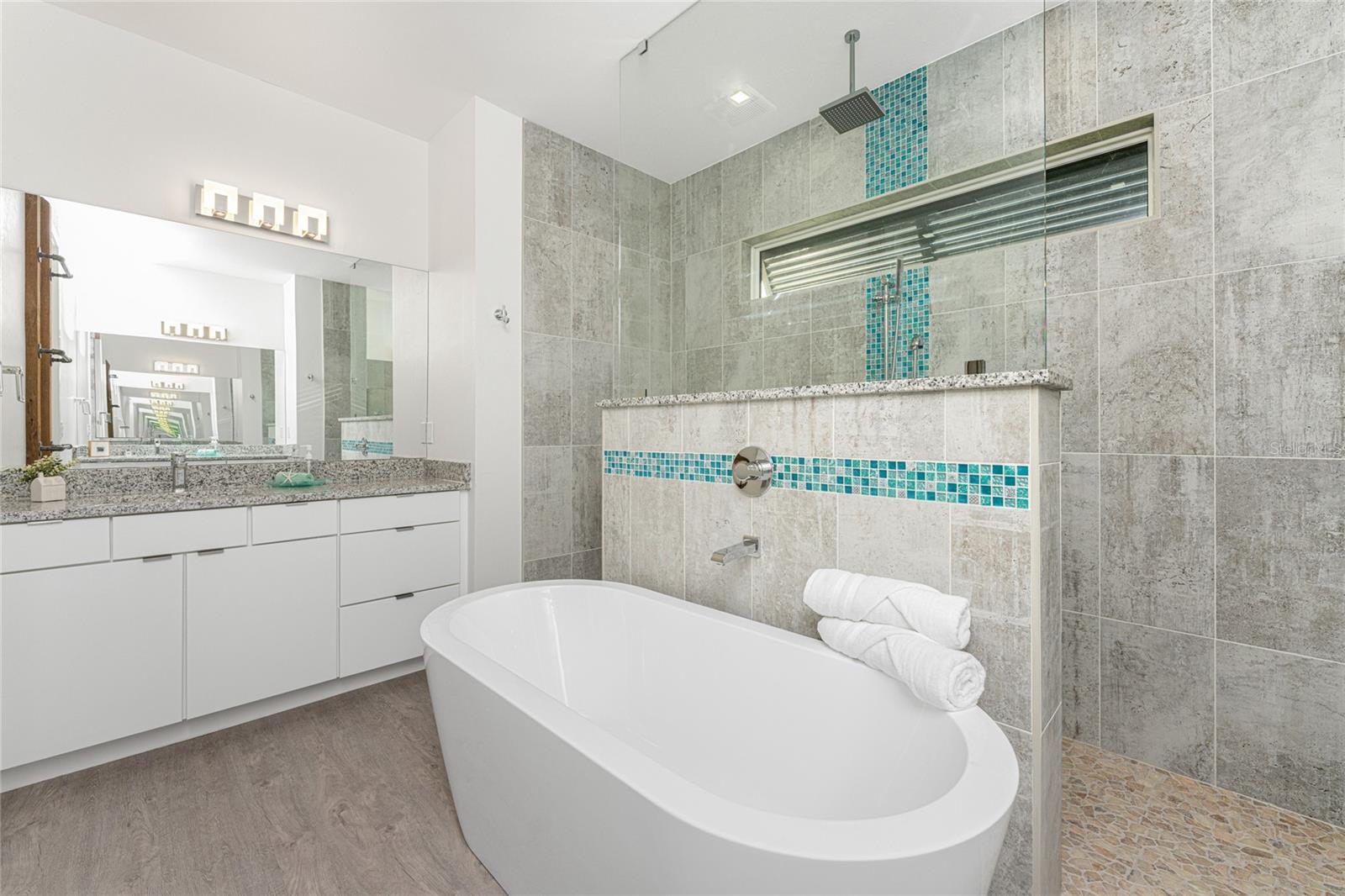 Image 31 of 76 For 855 Rotonda Circle