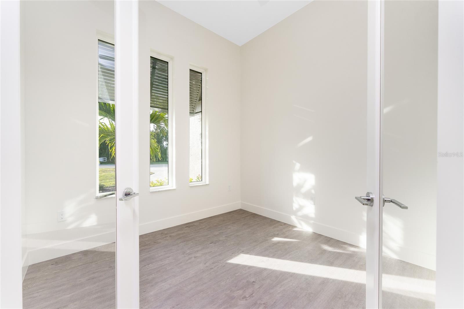 Image 45 of 76 For 855 Rotonda Circle