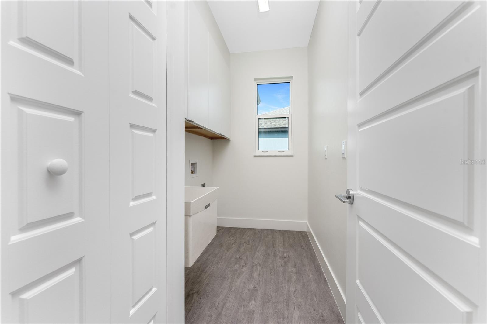 Image 47 of 76 For 855 Rotonda Circle