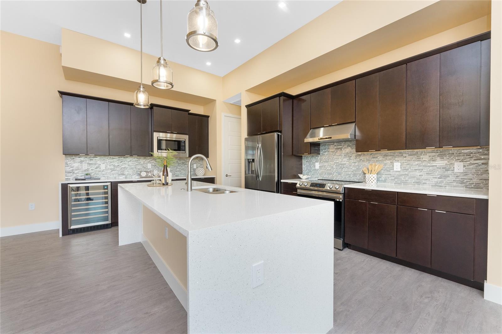 Image 5 of 76 For 855 Rotonda Circle