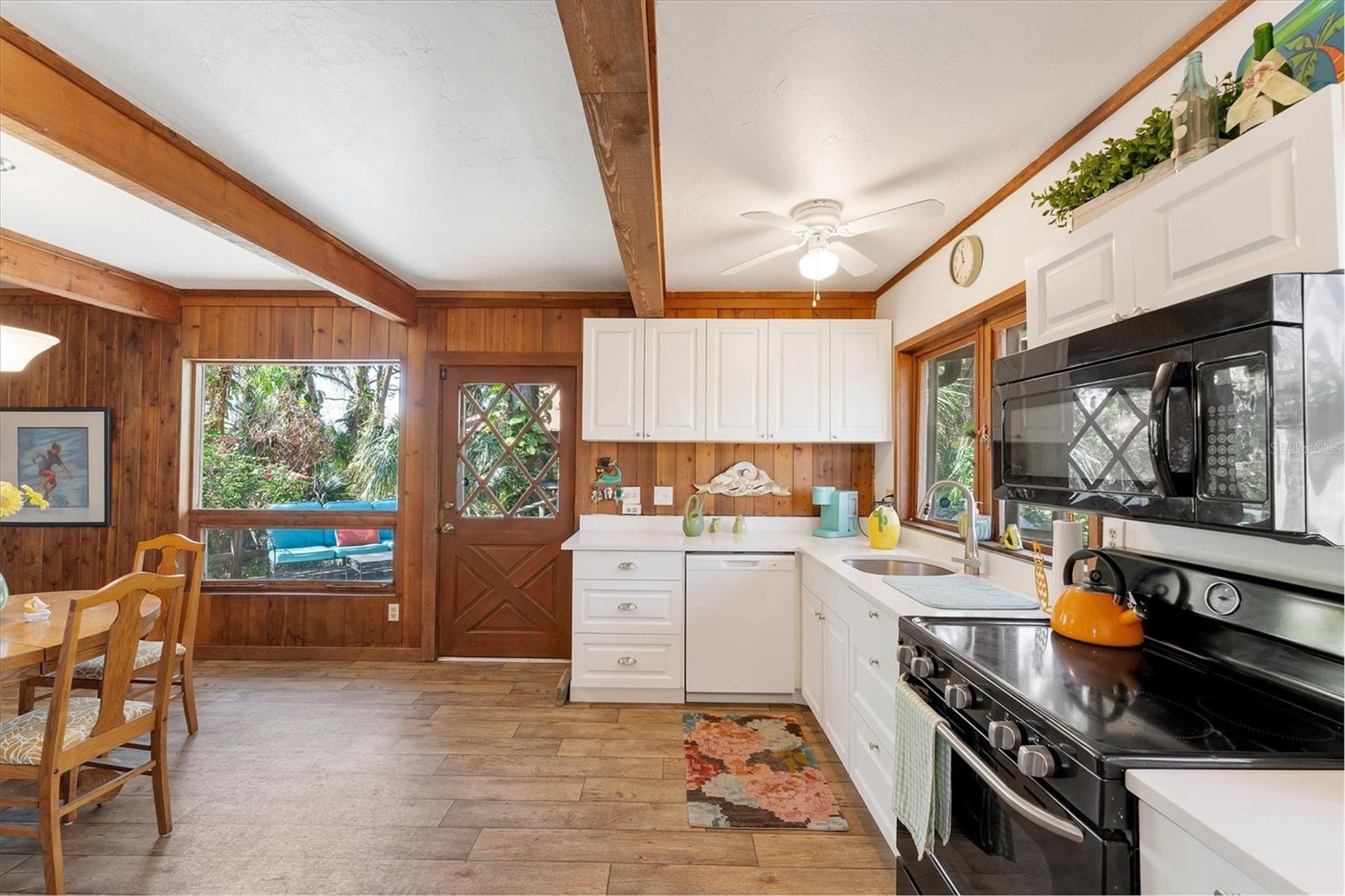 Image 12 of 50 For 681 Olive Street