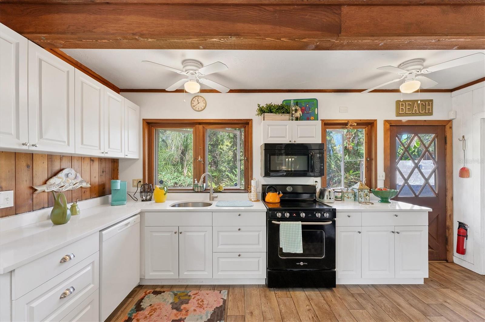 Image 14 of 50 For 681 Olive Street