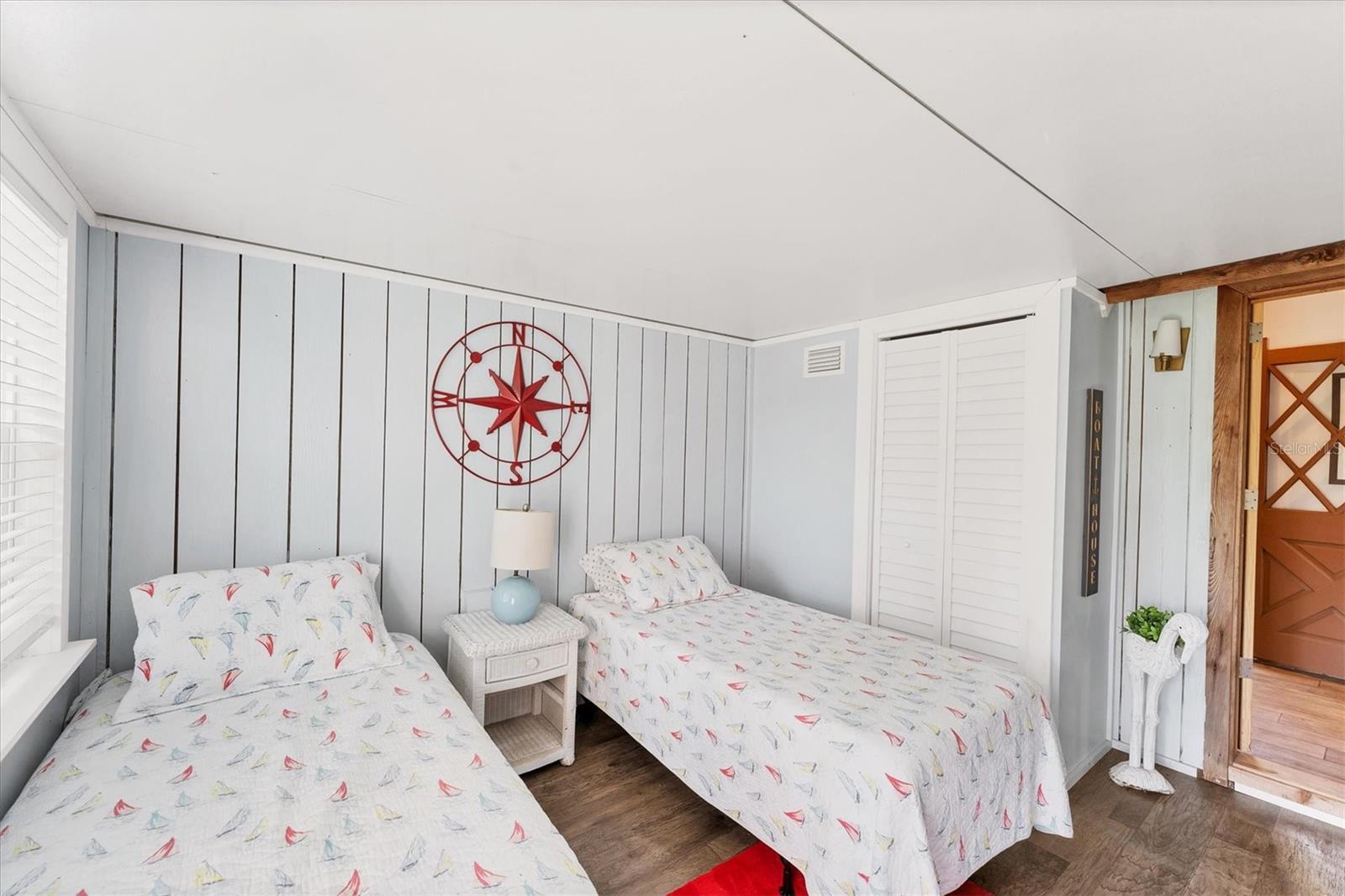 Image 24 of 50 For 681 Olive Street