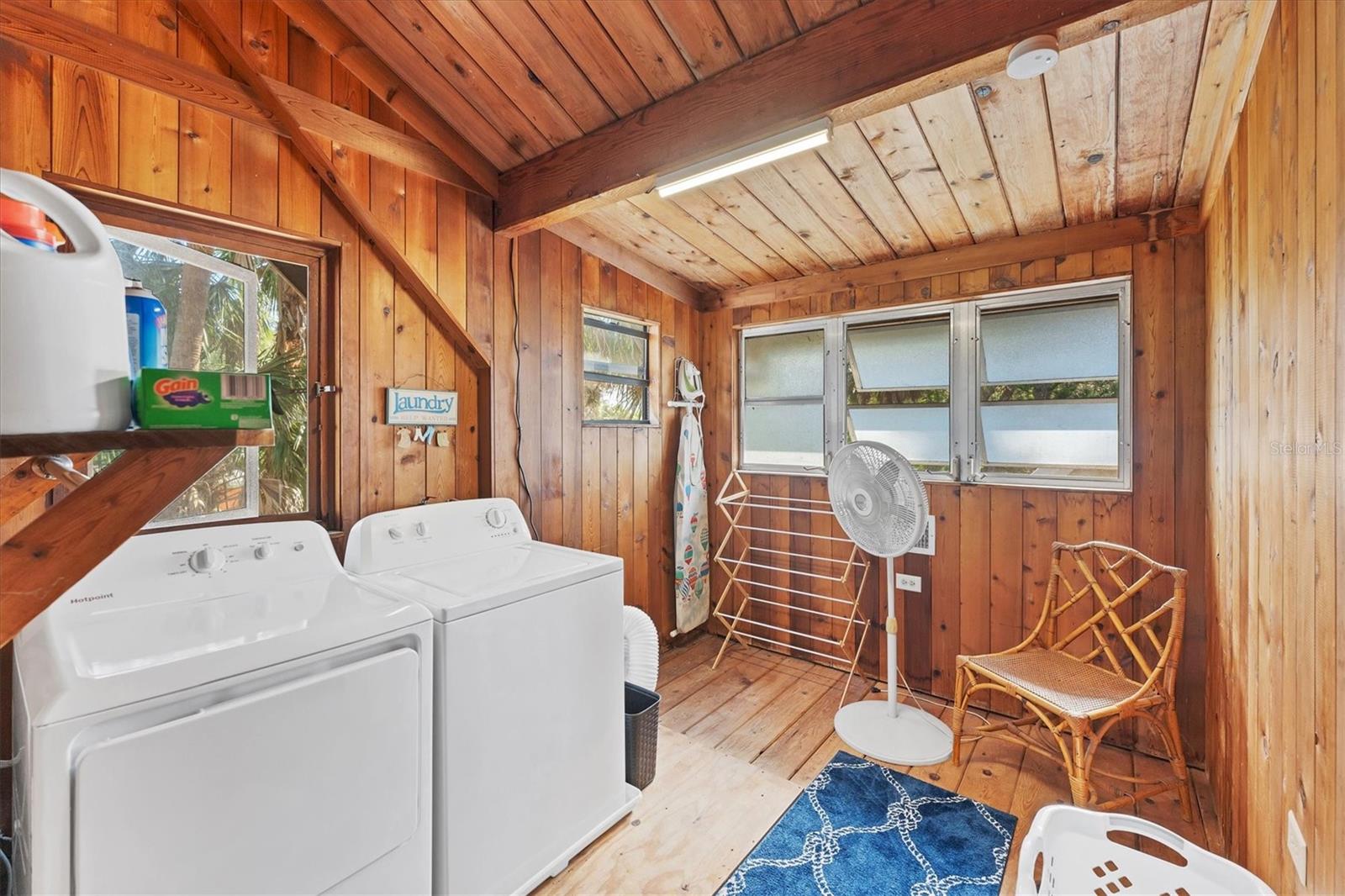 Image 27 of 50 For 681 Olive Street