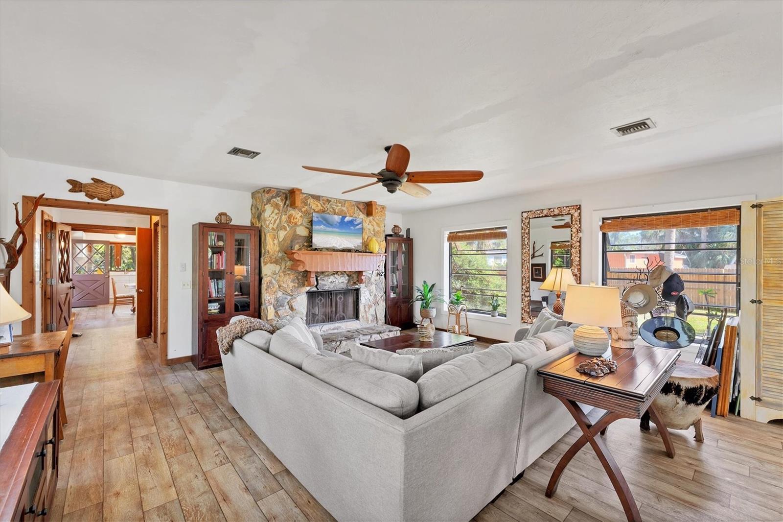 Image 5 of 50 For 681 Olive Street