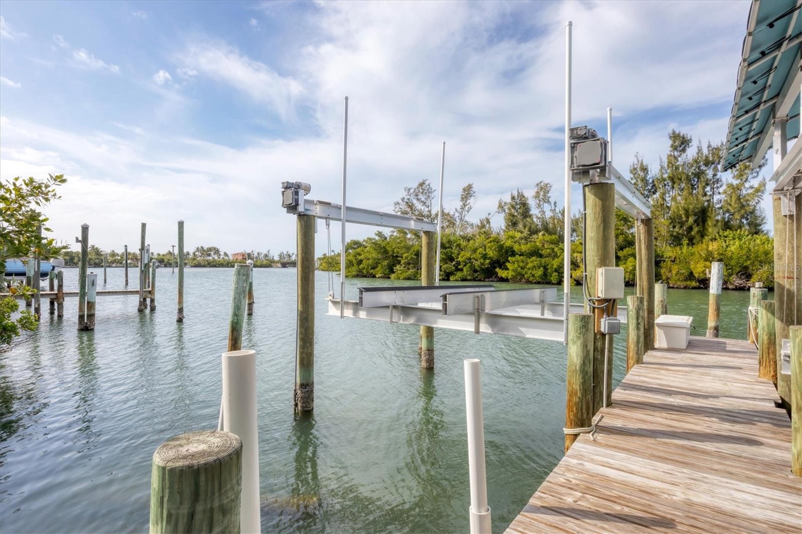 Image 3 of 19 For 6 Point Way