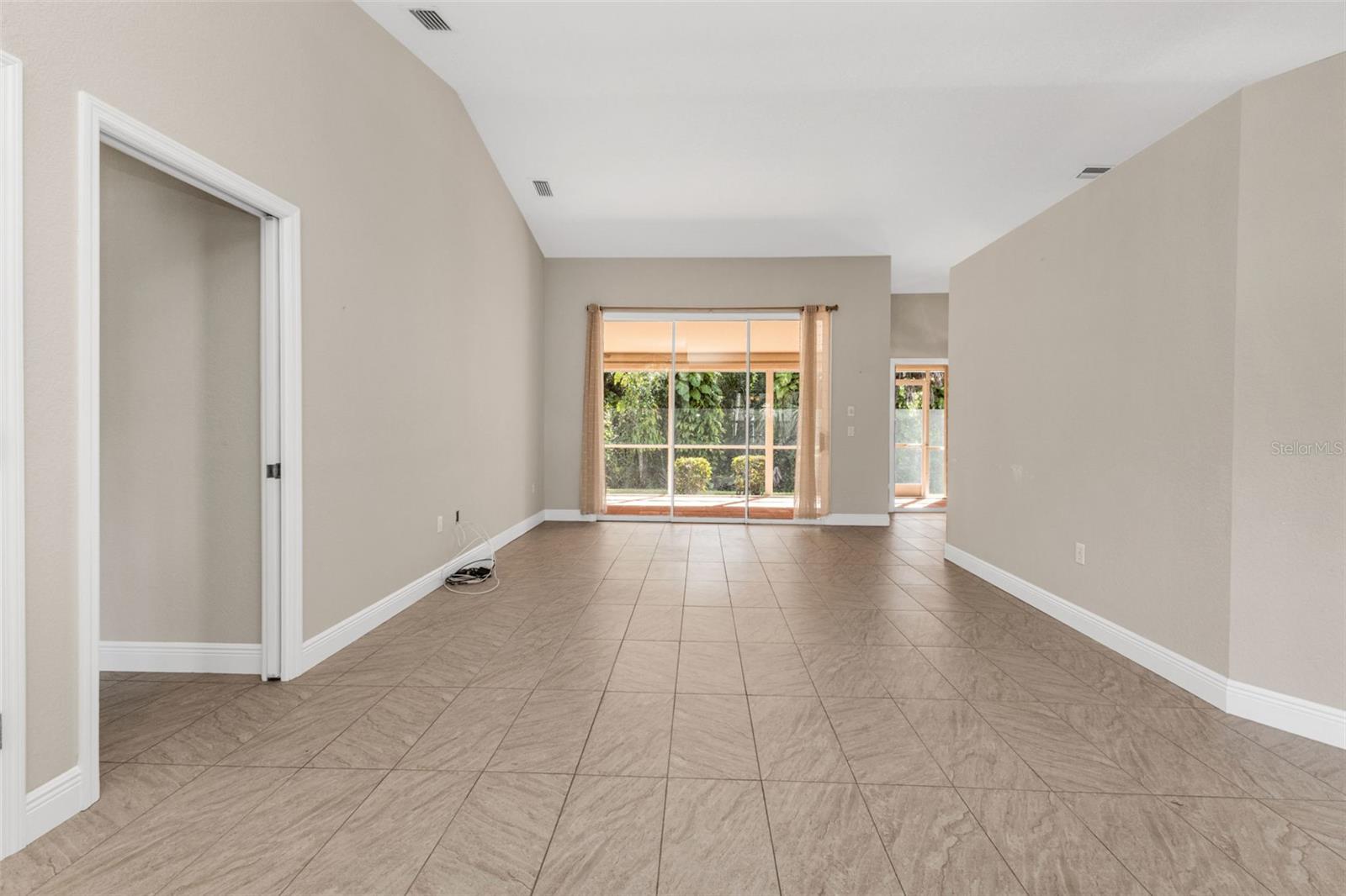 Image 10 of 50 For 8479 Creekview Lane