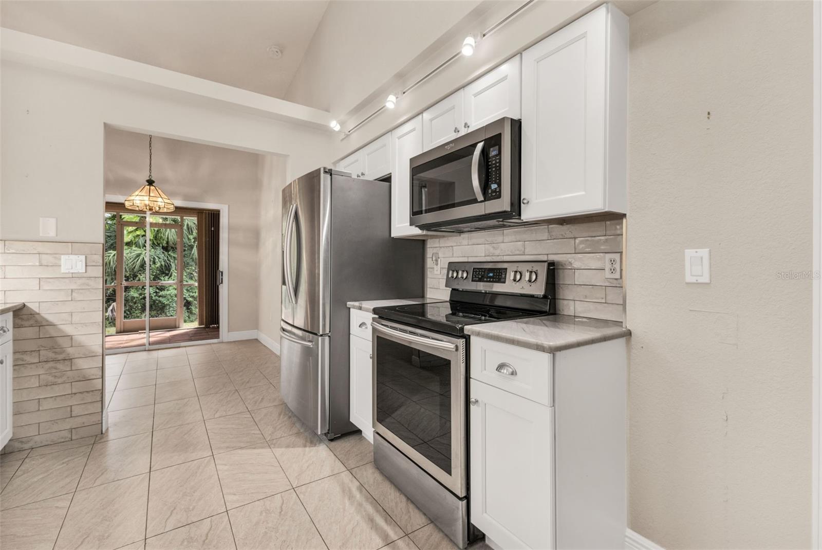 Image 13 of 50 For 8479 Creekview Lane