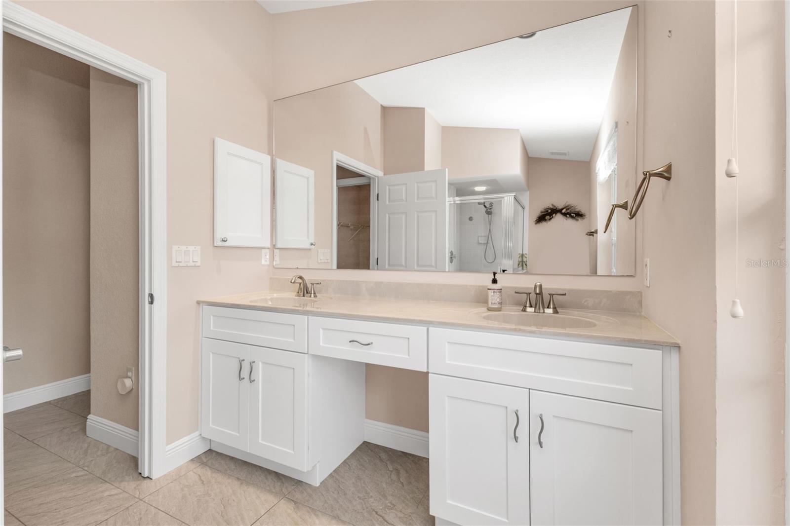 Image 21 of 50 For 8479 Creekview Lane