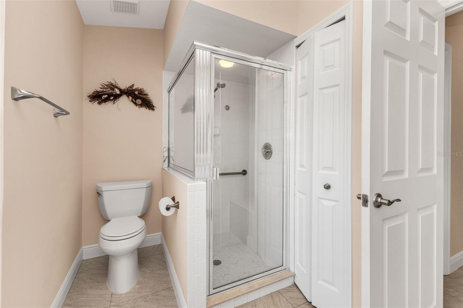 Image 22 of 50 For 8479 Creekview Lane