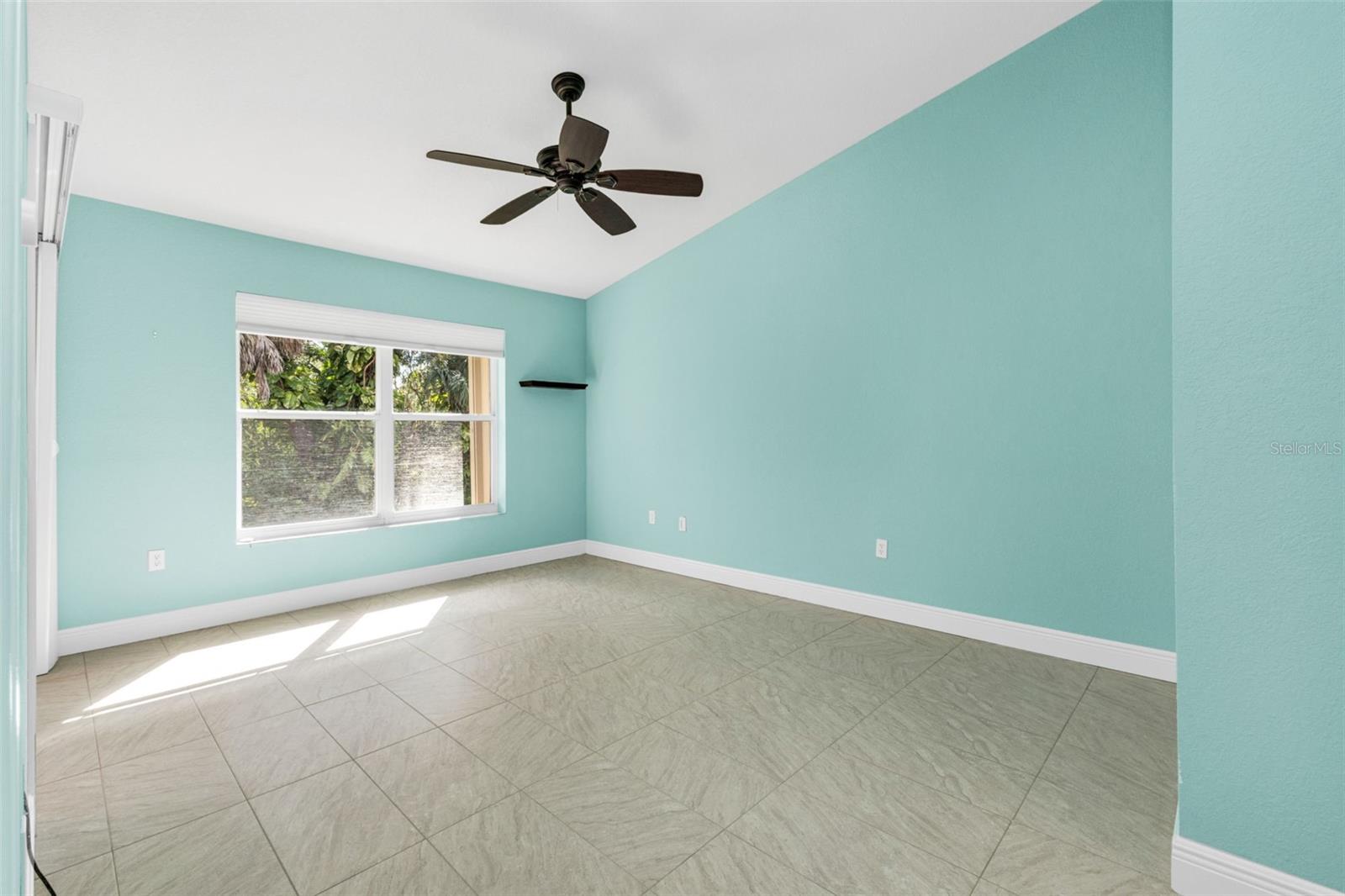 Image 27 of 50 For 8479 Creekview Lane