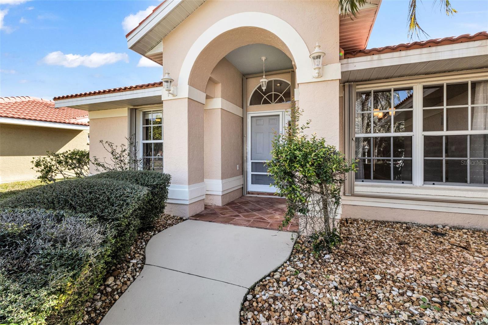 Image 3 of 50 For 8479 Creekview Lane