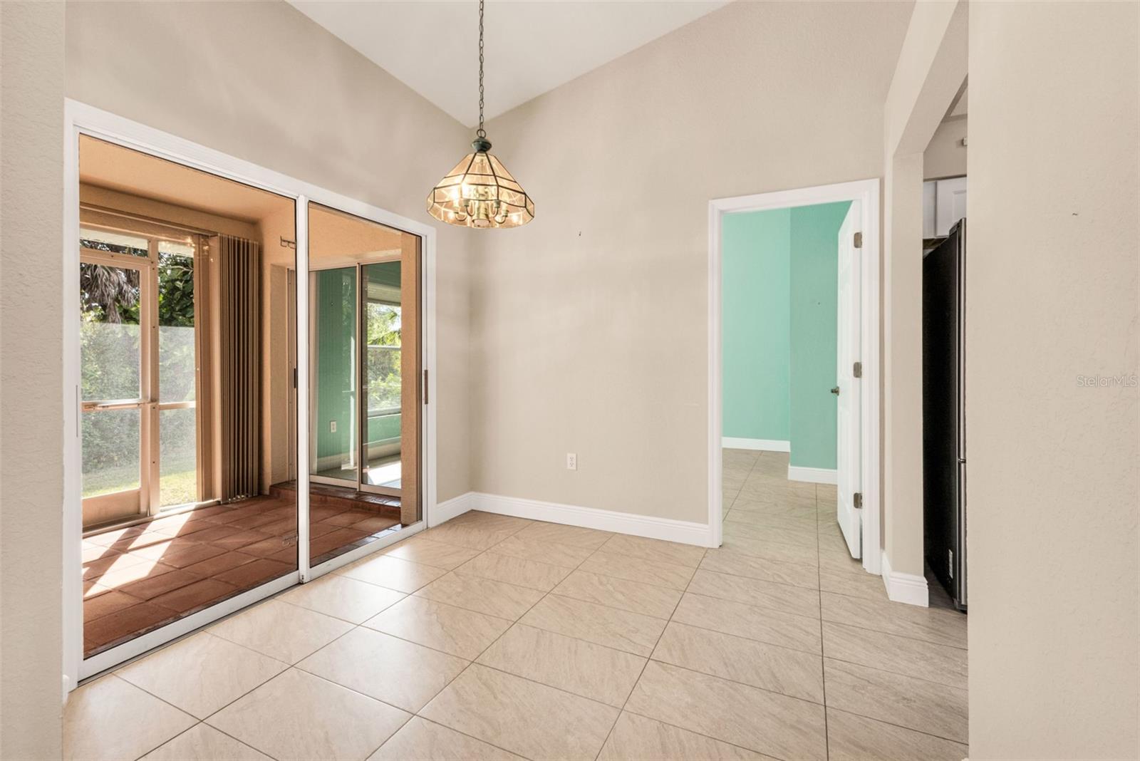 Image 9 of 50 For 8479 Creekview Lane