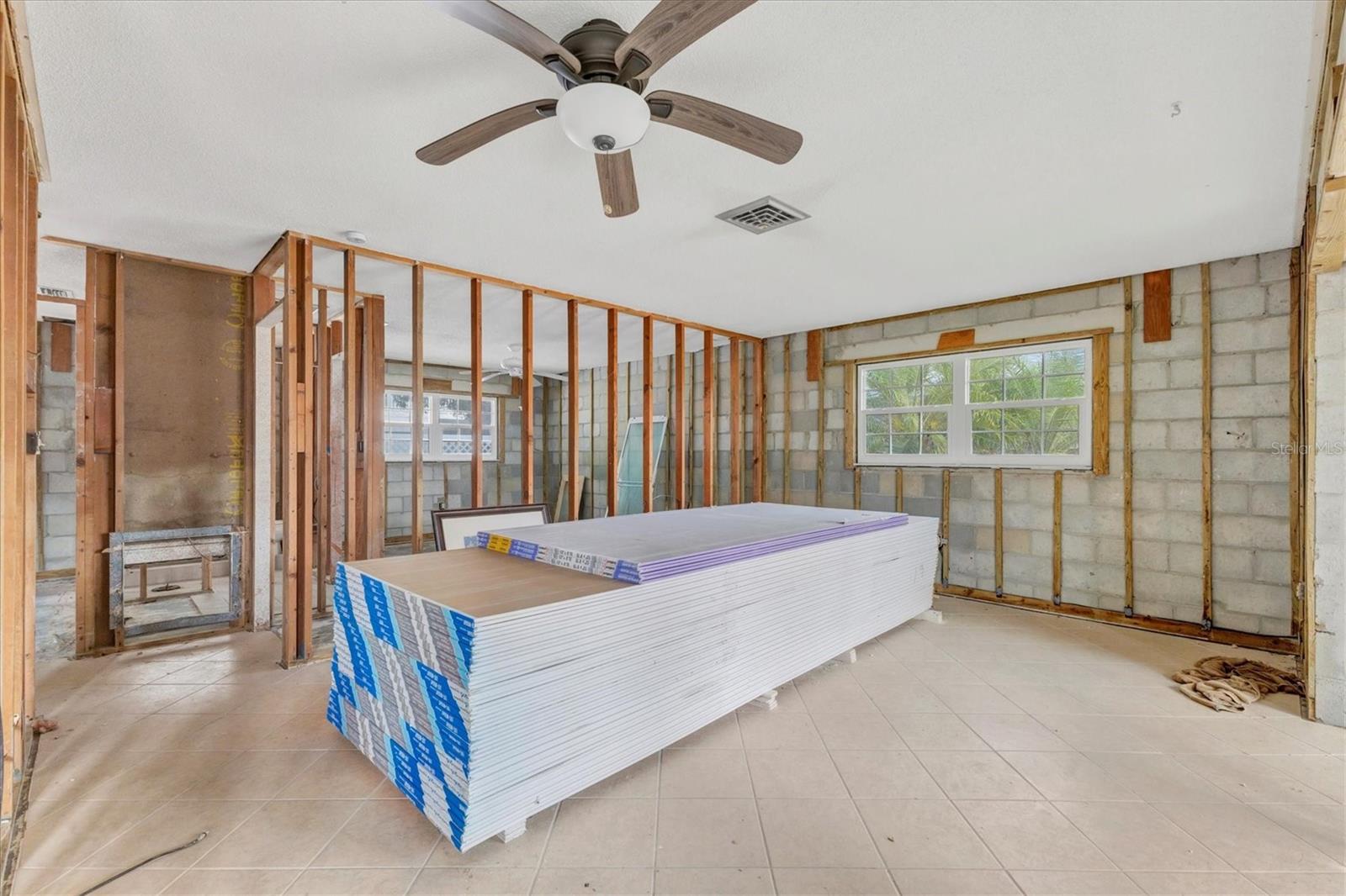 Image 13 of 47 For 1977 Beach Road 19