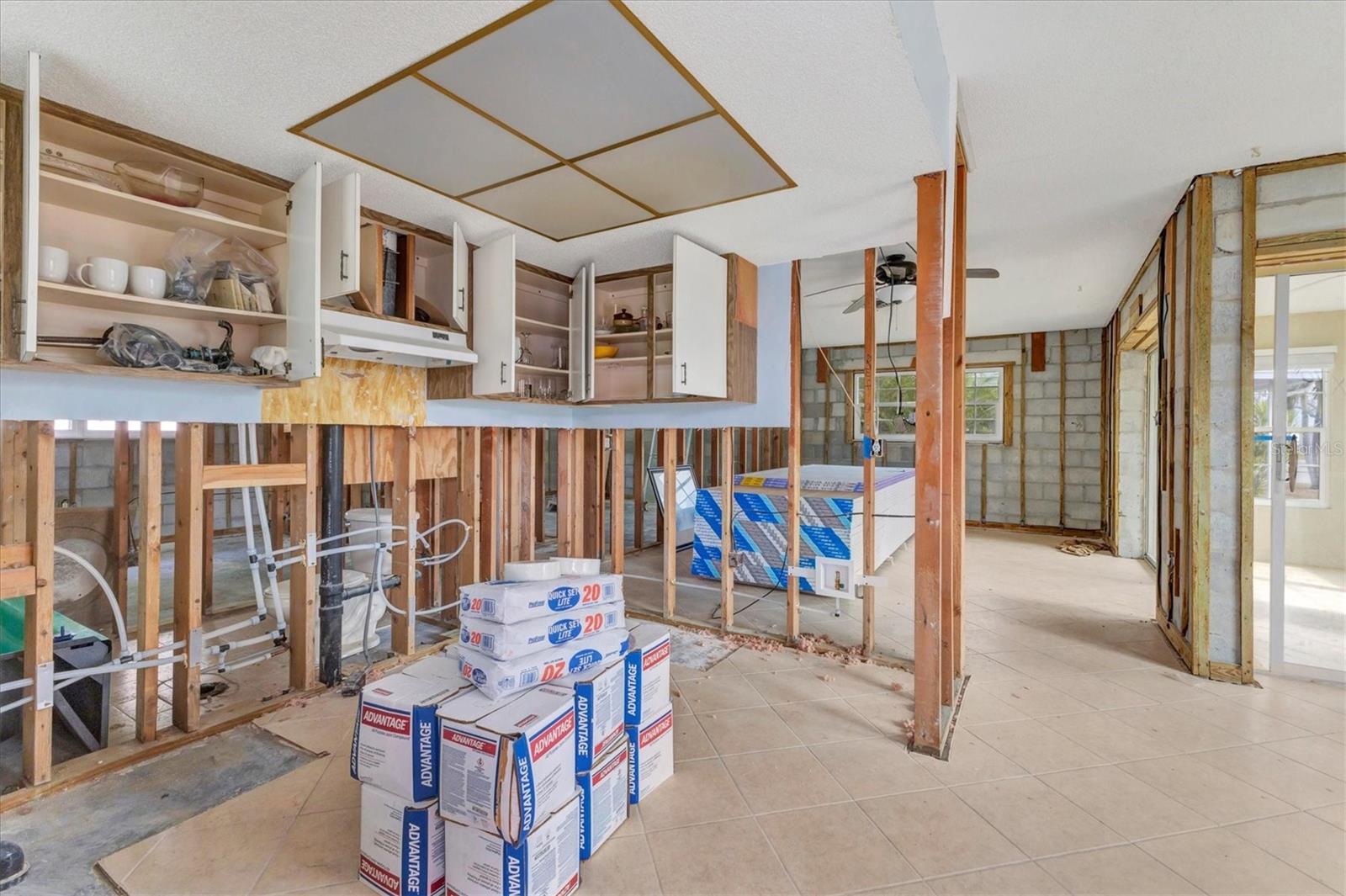 Image 15 of 47 For 1977 Beach Road 19