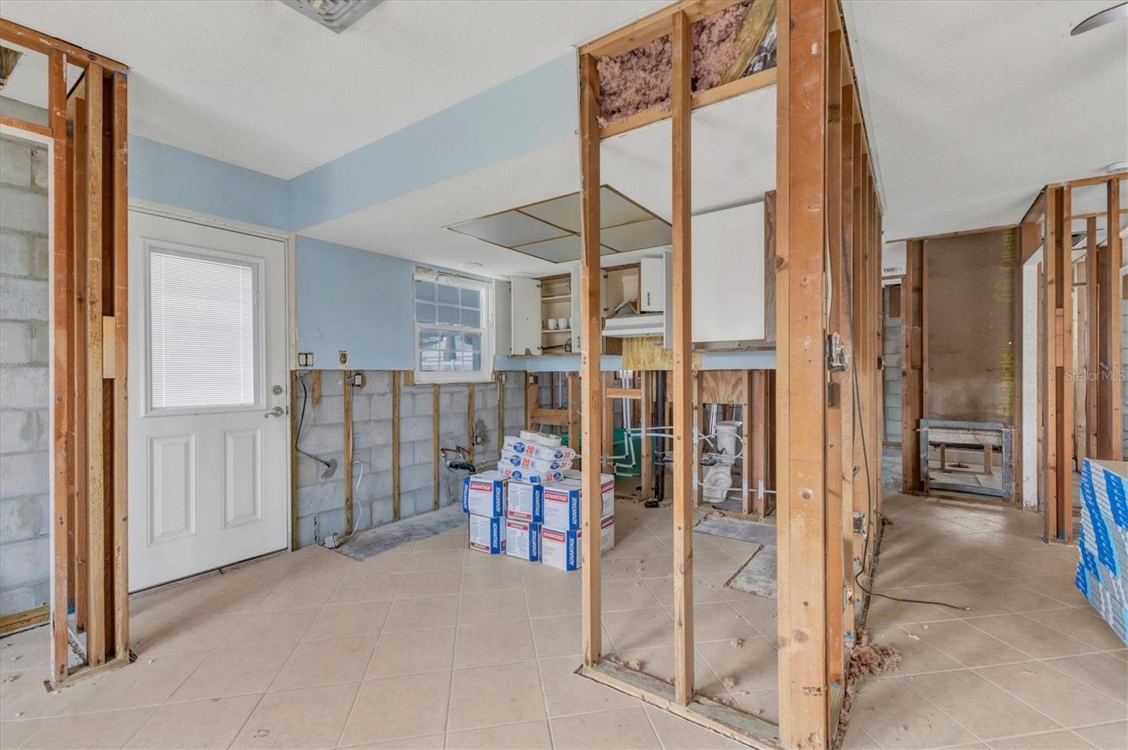 Image 16 of 47 For 1977 Beach Road 19