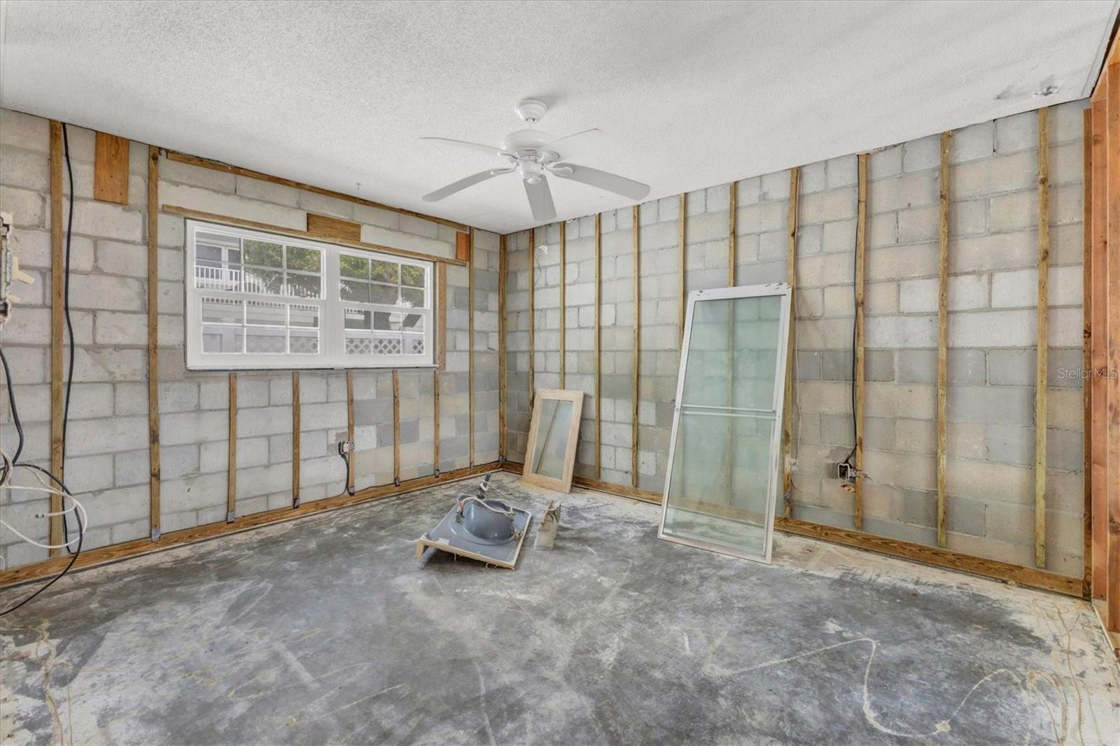 Image 20 of 47 For 1977 Beach Road 19