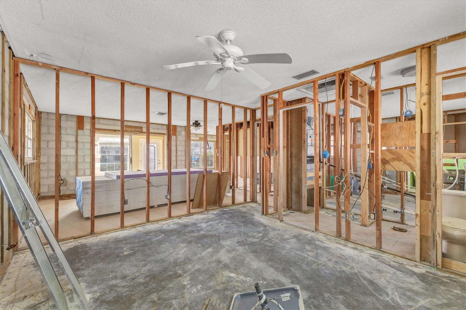 Image 21 of 47 For 1977 Beach Road 19