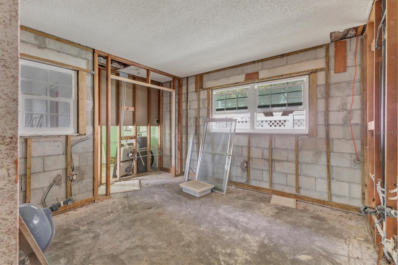 Image 23 of 47 For 1977 Beach Road 19