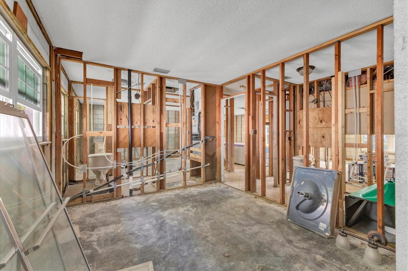 Image 24 of 47 For 1977 Beach Road 19