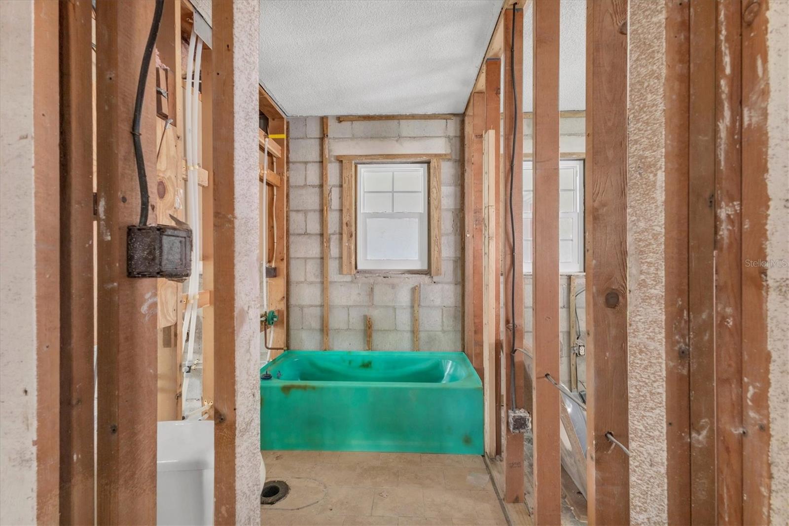 Image 25 of 47 For 1977 Beach Road 19