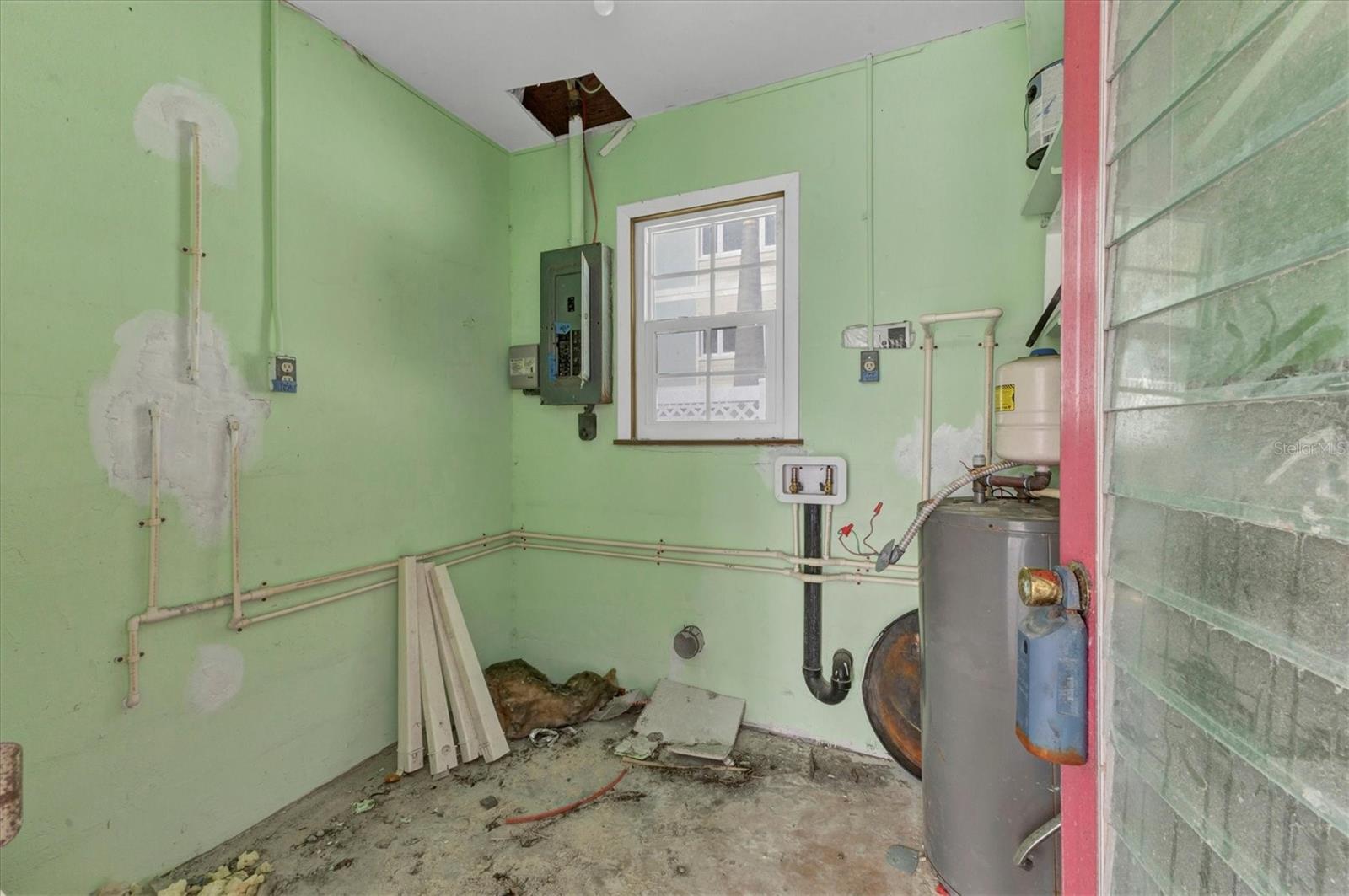 Image 29 of 47 For 1977 Beach Road 19