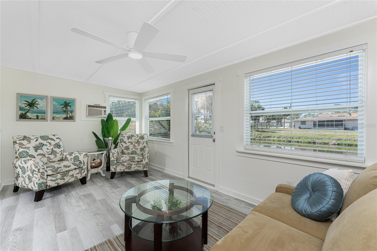 Image 16 of 71 For 1691 Lakeview Place