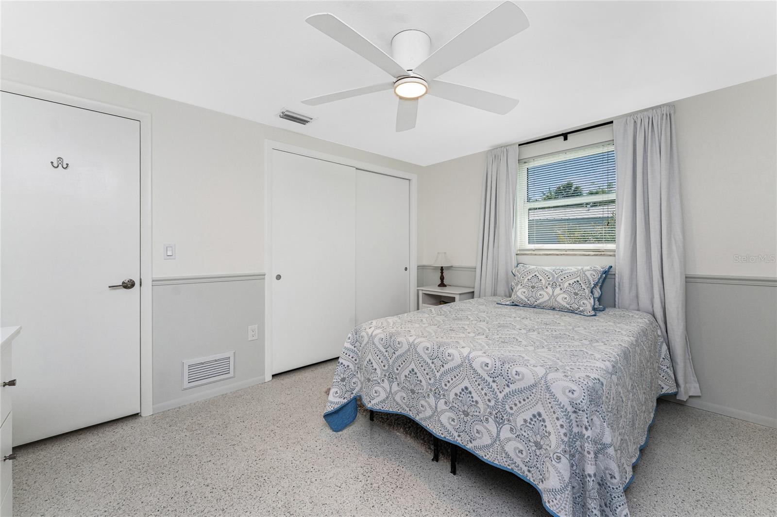 Image 18 of 71 For 1691 Lakeview Place