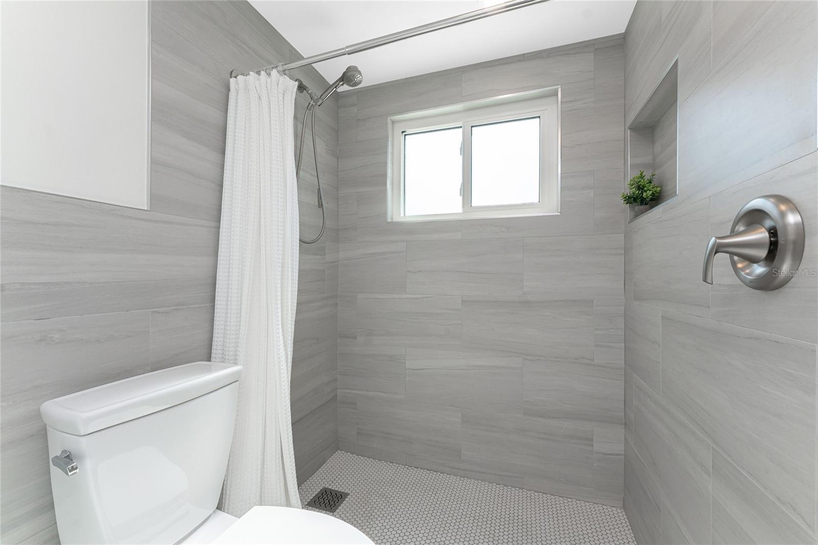 Image 24 of 71 For 1691 Lakeview Place