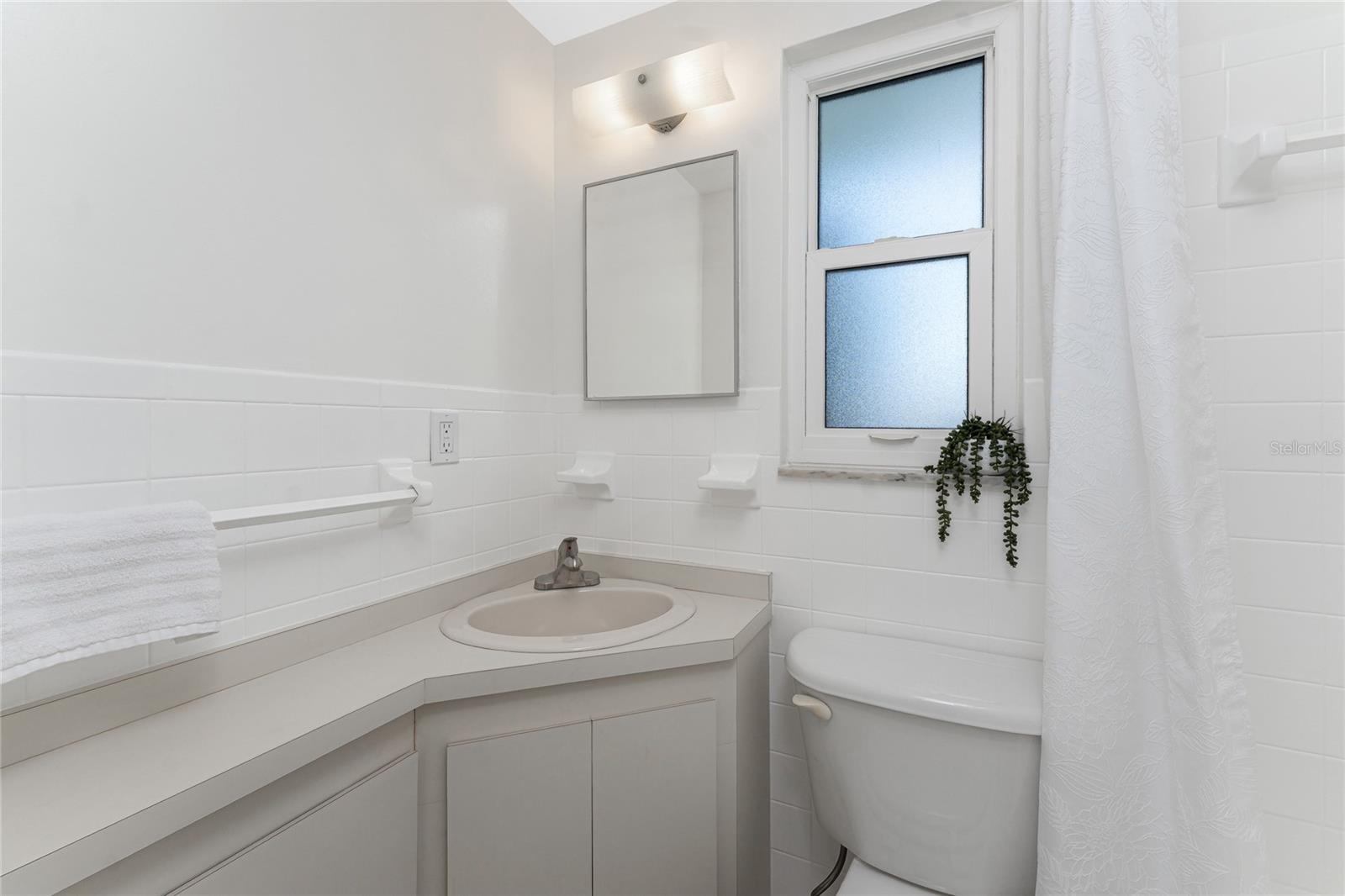 Image 27 of 71 For 1691 Lakeview Place