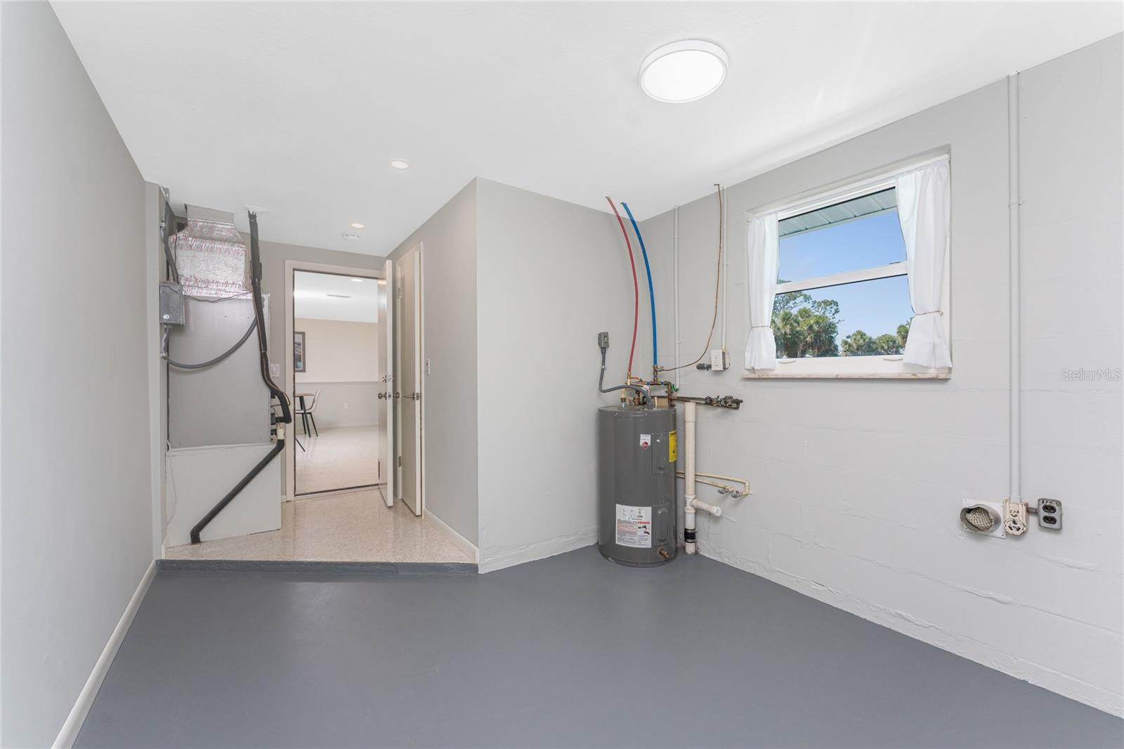 Image 33 of 71 For 1691 Lakeview Place