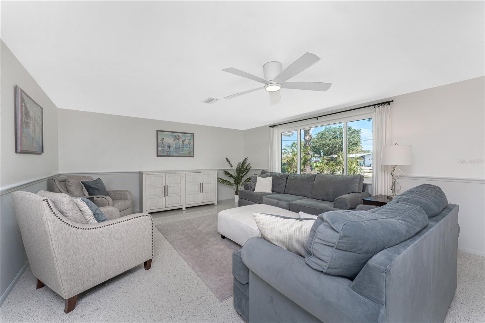 Image 4 of 71 For 1691 Lakeview Place