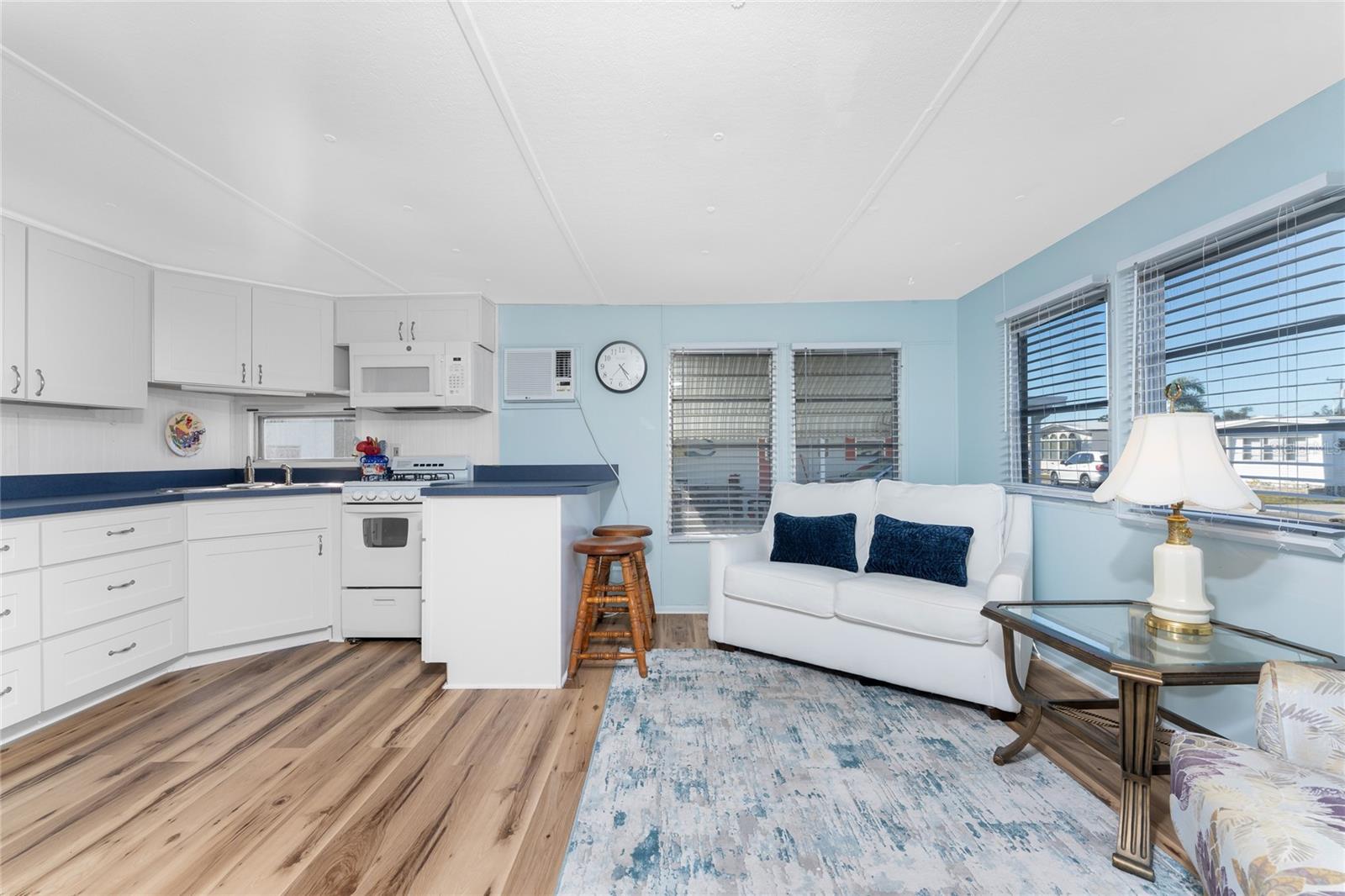 Listing photo id 8 for 1891 Englewood Road 11