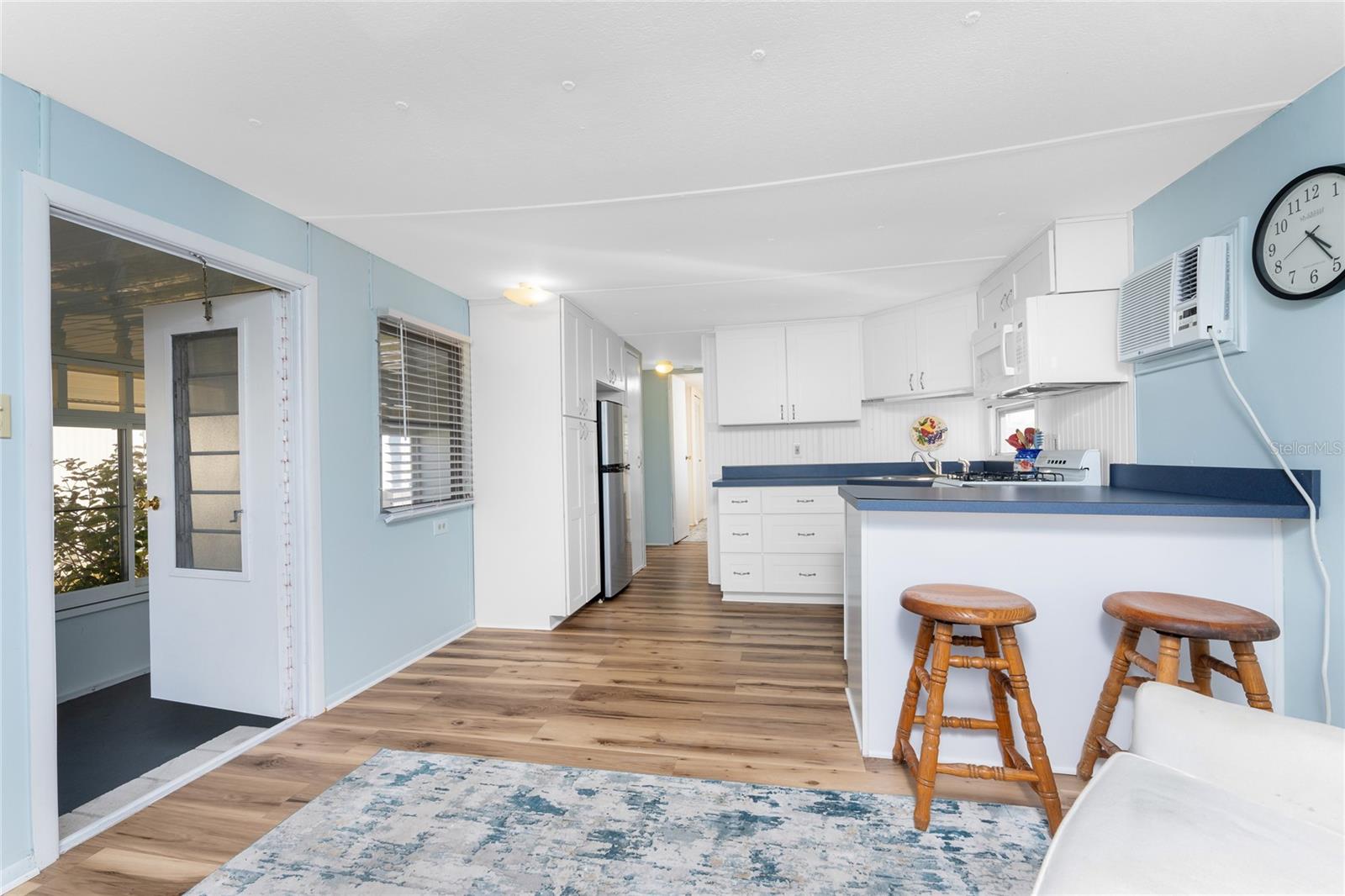 Listing photo id 9 for 1891 Englewood Road 11