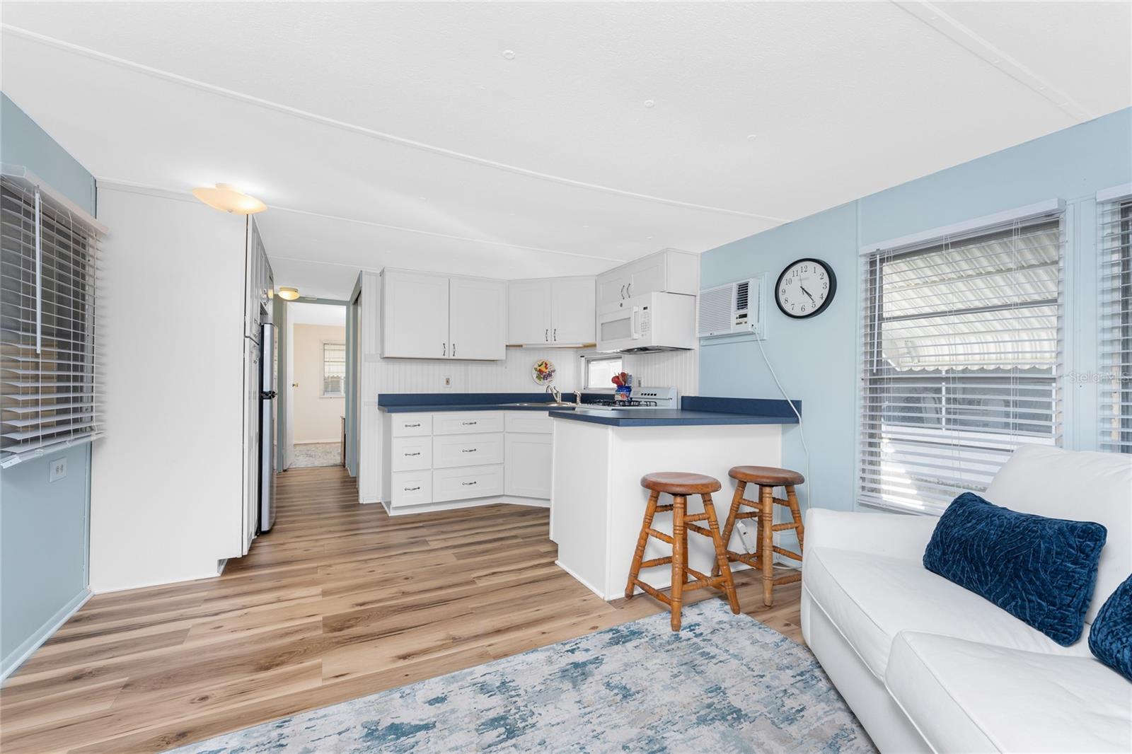 Listing photo id 10 for 1891 Englewood Road 11